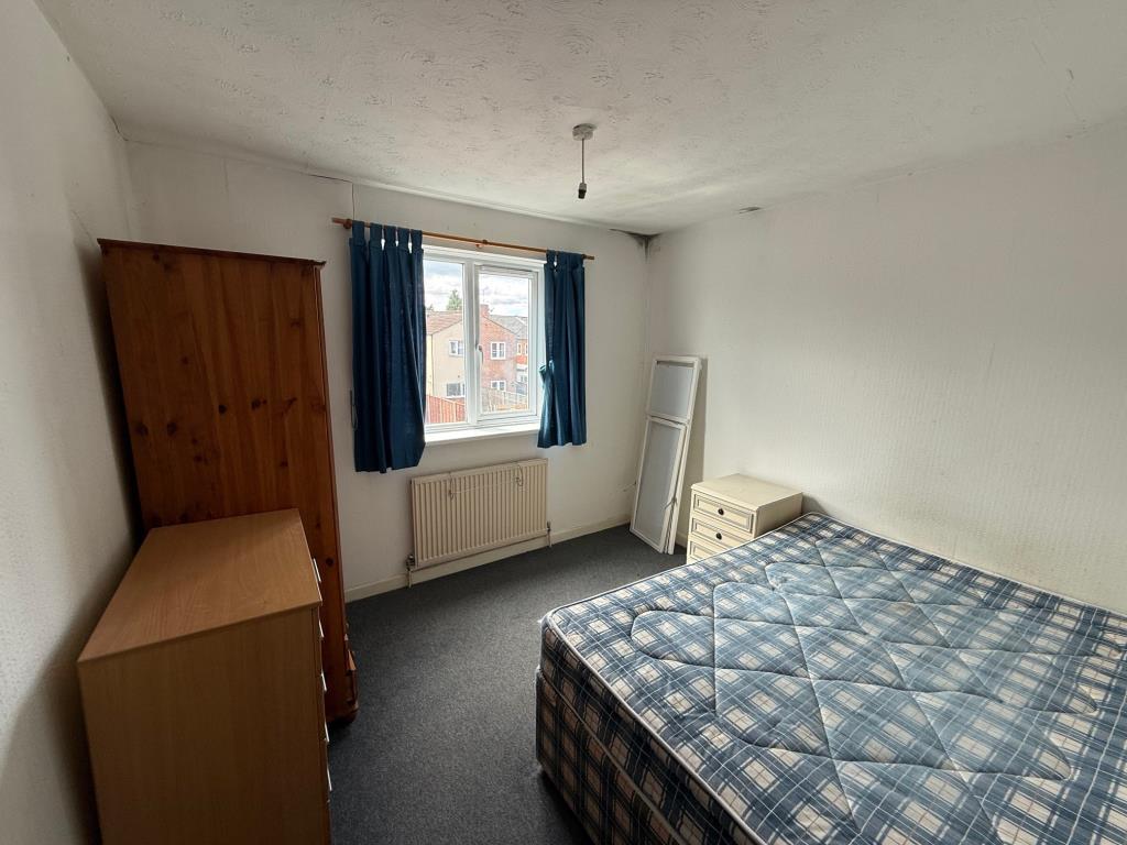 Lot: 44 - FLAT FOR IMPROVEMENT - Bedroom with carpet and white walls